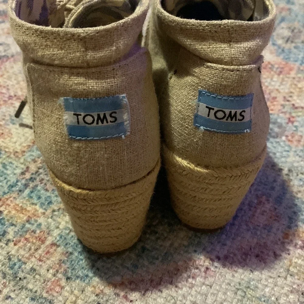 2‎ pairs TOMS Wedge Desert Natural Linen & Gray Ikat BOOTIES
